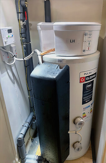 https://bassendeanhotwater.com.au/uploads/2025/06/electric-hot-water-system-70649.jpg