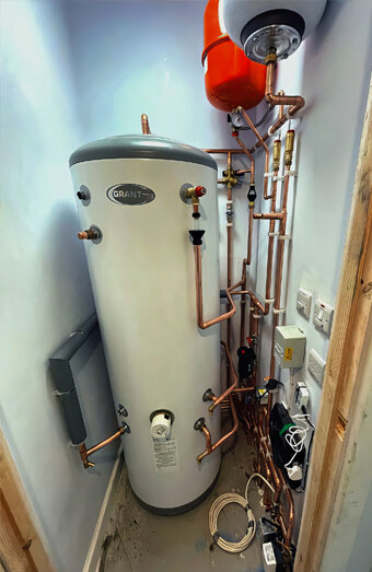 https://bassendeanhotwater.com.au/uploads/2025/06/gas-hot-water-system-11703.jpg