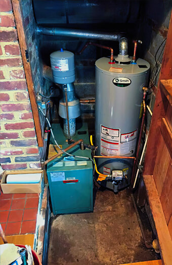 https://bassendeanhotwater.com.au/uploads/2025/06/gas-hot-water-system-50310.jpg