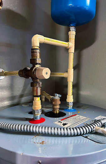 https://bassendeanhotwater.com.au/uploads/2025/06/gas-hot-water-system-63012.jpg