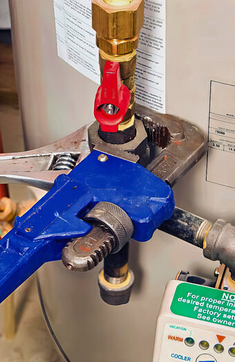 https://bassendeanhotwater.com.au/uploads/2025/06/hot-water-servicing-15633.jpg