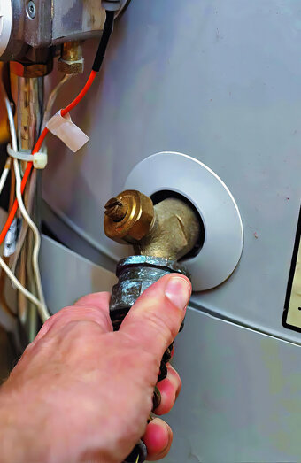https://bassendeanhotwater.com.au/uploads/2025/06/hot-water-servicing-21854.jpg
