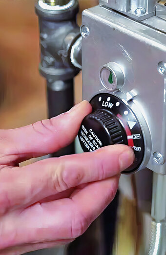 https://bassendeanhotwater.com.au/uploads/2025/06/hot-water-servicing-70418.jpg