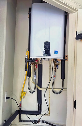 https://bassendeanhotwater.com.au/uploads/2025/06/instant-hot-water-systems-35536.jpg