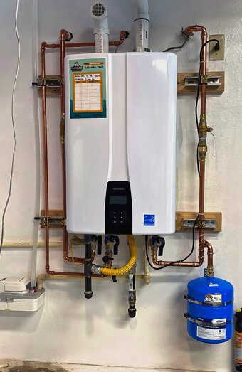https://bassendeanhotwater.com.au/uploads/2025/06/instant-hot-water-systems-42978.jpg